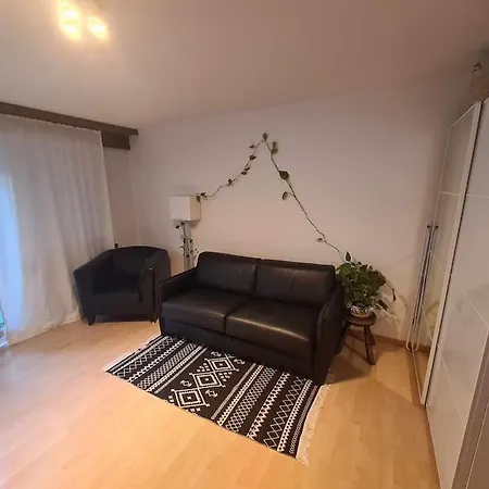 Cozy In Apartment *